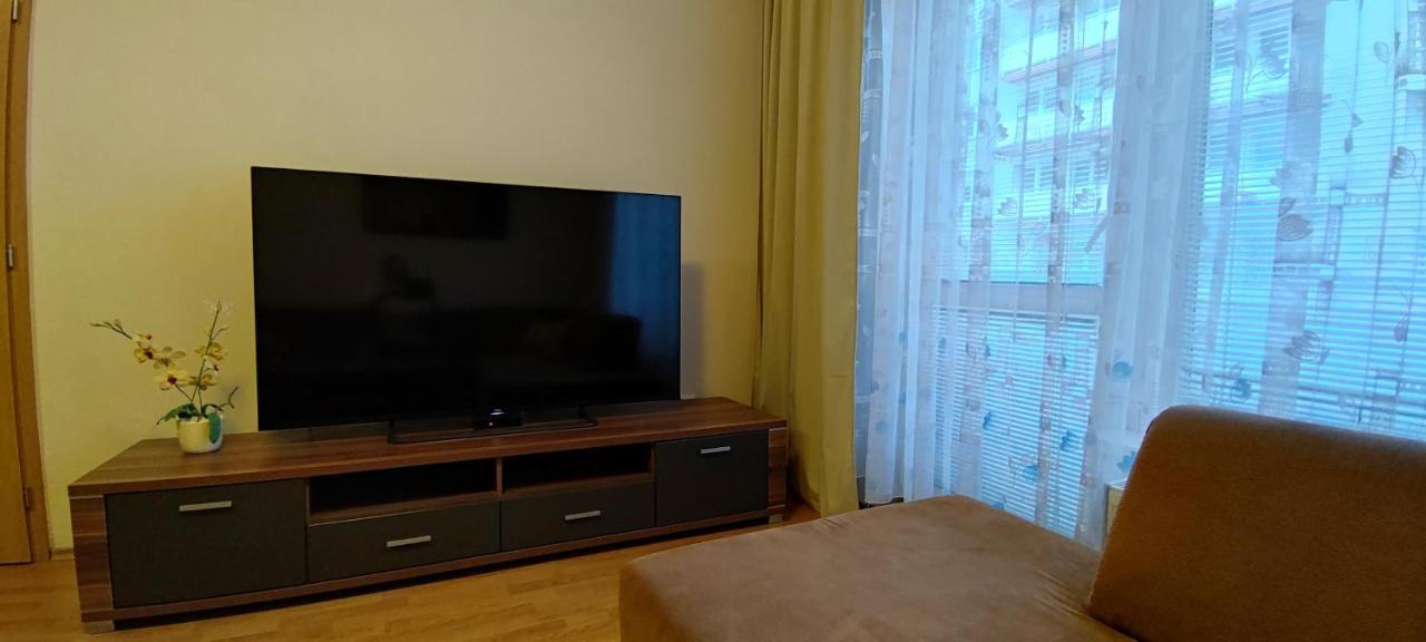 Ferienwohnung 2 Izbovy Byt 60M2 V Centre Na Bakossovej, 24H Self Checkin Banská Bystrica Exterior foto