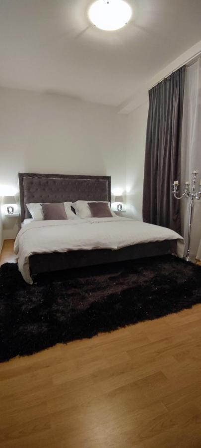 Ferienwohnung 2 Izbovy Byt 60M2 V Centre Na Bakossovej, 24H Self Checkin Banská Bystrica Exterior foto